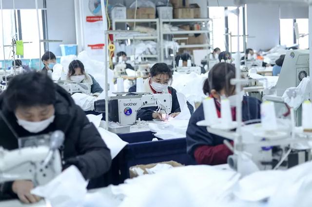 防護服緊缺？這家僅用了5天時間轉產防護服，日產量已達9000件